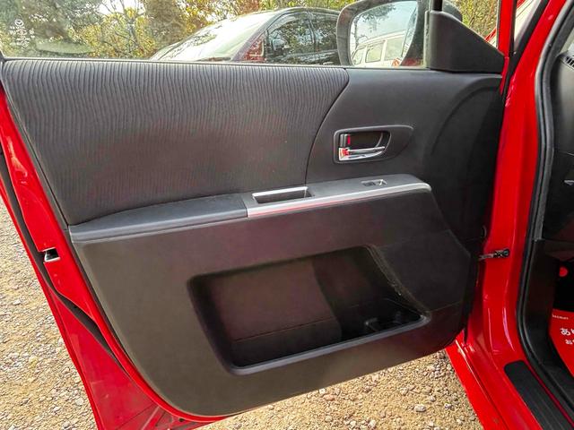 プレマシー ２０Ｓ　ＥＴＣ　クリアランスソナー　両側電動スライドドア　ＨＩＤ　スマートキー　電動格納ミラー　３列シート　フルフラット　オットマン　ＡＴ　アルミホイール　ＣＤ　盗難防止システム　衝突安全ボディ　ＡＢＳ（42枚目）