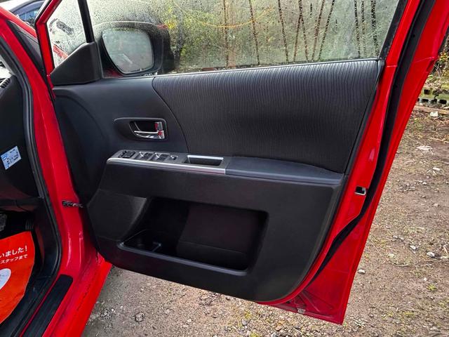 プレマシー ２０Ｓ　ＥＴＣ　クリアランスソナー　両側電動スライドドア　ＨＩＤ　スマートキー　電動格納ミラー　３列シート　フルフラット　オットマン　ＡＴ　アルミホイール　ＣＤ　盗難防止システム　衝突安全ボディ　ＡＢＳ（43枚目）