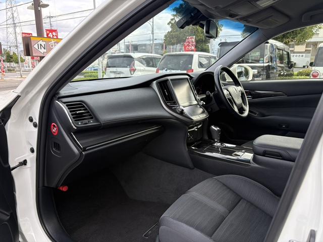 クラウンハイブリッド アスリートS ブラックスタイル 純正ナビ/バックカメラ/純正18インチAW/レーダークルーズコントロール/プッシュスタート/パワーシート/Bluetooth接続可(10枚目)