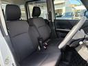 【運転席】座り心地が良いシートなので長時間の運転でも快適にお過ごしいただけます。新品のフロアマットのご注文も可能です。掲載箇所以外にご希望の写真がございましたらお気軽にお問い合わせ下さい。