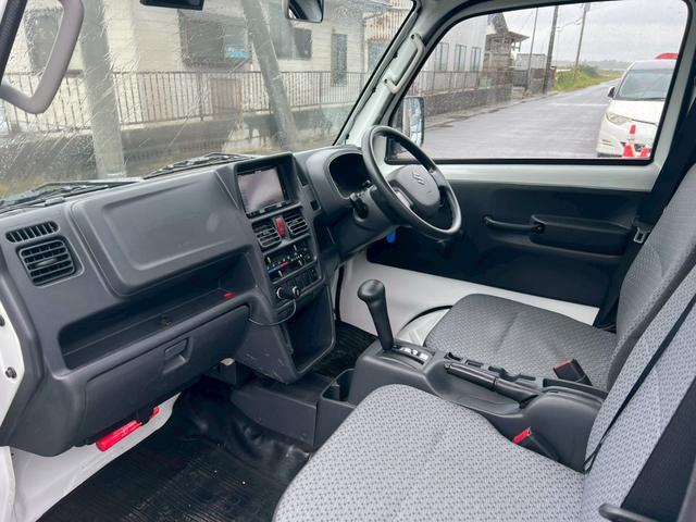キャリイトラック ＫＣエアコン・パワステ　軽キャンパーベース車　リフトＵＰ　フロントガードバー　社外ナビ　社外アルミ　ＥＴＣ　全塗装（3枚目）