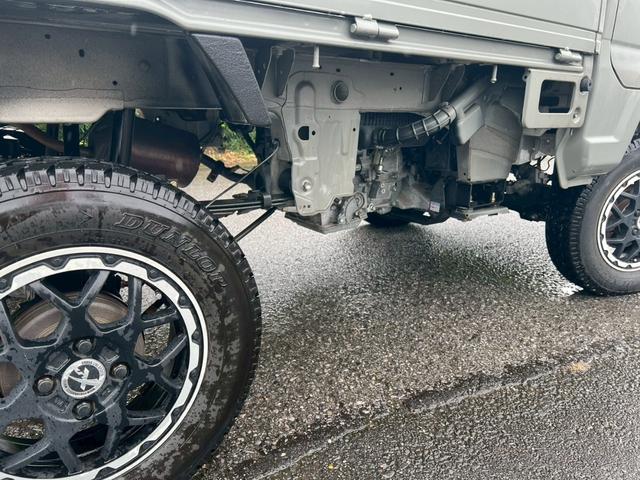 キャリイトラック ＫＣエアコン・パワステ　軽キャンパーベース車　リフトＵＰ　フロントガードバー　社外ナビ　社外アルミ　ＥＴＣ　全塗装（4枚目）
