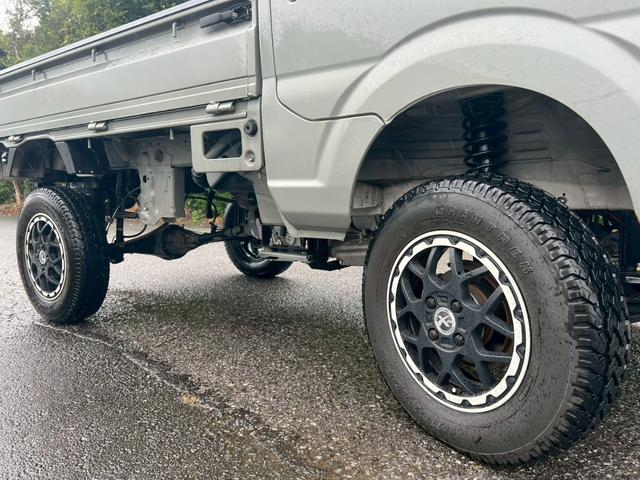 キャリイトラック ＫＣエアコン・パワステ　軽キャンパーベース車　リフトＵＰ　フロントガードバー　社外ナビ　社外アルミ　ＥＴＣ　全塗装（5枚目）