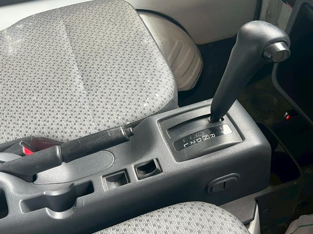 キャリイトラック ＫＣエアコン・パワステ　パートタイム４ＷＤ　社外ＥＴＣ付き（25枚目）