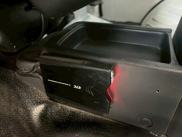 キャリイトラック ＫＣエアコン・パワステ　パートタイム４ＷＤ　社外ＥＴＣ付き（28枚目）