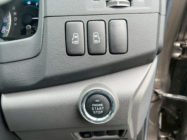 アイシス プラタナリミテッド　ナビ　地デジ　両側パワースライド　プッシュスタート　ＥＴＣ　ドラレコ　ＨＩＤ（7枚目）