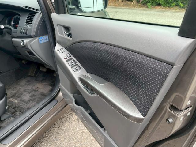 アイシス プラタナリミテッド　ナビ　地デジ　両側パワースライド　プッシュスタート　ＥＴＣ　ドラレコ　ＨＩＤ（24枚目）