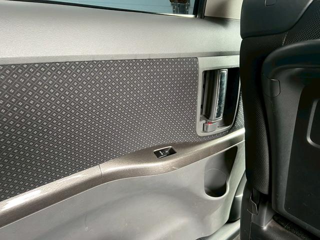アイシス プラタナリミテッド　ナビ　地デジ　両側パワースライド　プッシュスタート　ＥＴＣ　ドラレコ　ＨＩＤ（26枚目）
