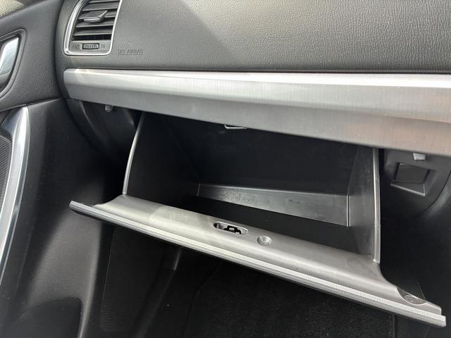 ＣＸ－５ ＸＤ　プロアクティブ　純正ナビゲーションシステム　フルセグテレビ　ＣＤ　ＤＶＤ　ＢＬＵＥＴＯＯＴＨ　　クルーズコントロール　コーナーセンサー　アイドリングストップ　レーンキープ　ＢＳＭ　　純正アルミ１９インチ（24枚目）