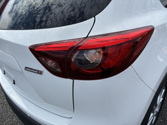 ＣＸ－５ ＸＤ　プロアクティブ　純正ナビゲーションシステム　フルセグテレビ　ＣＤ　ＤＶＤ　ＢＬＵＥＴＯＯＴＨ　　クルーズコントロール　コーナーセンサー　アイドリングストップ　レーンキープ　ＢＳＭ　　純正アルミ１９インチ（53枚目）