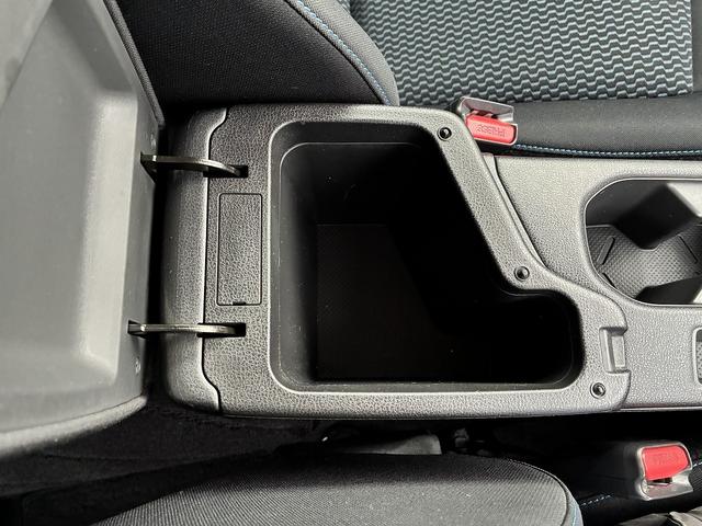 リーフ Ｓ　純正ナビ　フルセグＴＶ　ＣＤ　Ｂｌｕｅｔｏｏｔｈ接続　バックカメラ　クルーズコントロール　ハンドルヒーター　シートヒーター　オートライト　電格ミラー　ＥＴＣ　純正ナビ　フルセグＴＶ　ＣＤ（24枚目）