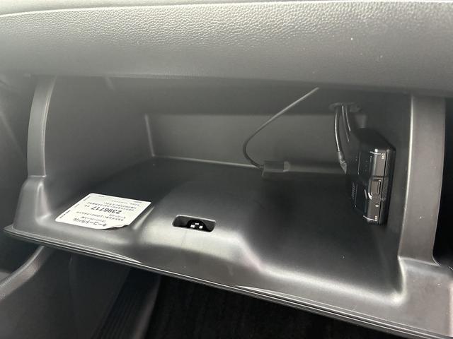 フリードハイブリッド ハイブリッド・Ｇ　純正ナビ　フルセグＴＶ　バックカメラ　Ｂｌｕｅｔｏｏｔｈ　レーダークルーズコントロール　シートヒーター　ＬＥＤヘッドライト　両側オートスライドドア　純正アルミ（27枚目）