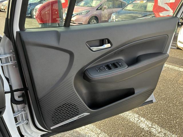 オーラ ニスモ SDナビ フルセグ Bluetoothオーディオ USB スマートキー プッシュスタート プロパイロット 全周囲カメラ 電動格納ミラー ETC 17インチアルミホイール コーナーセンサー(45枚目)