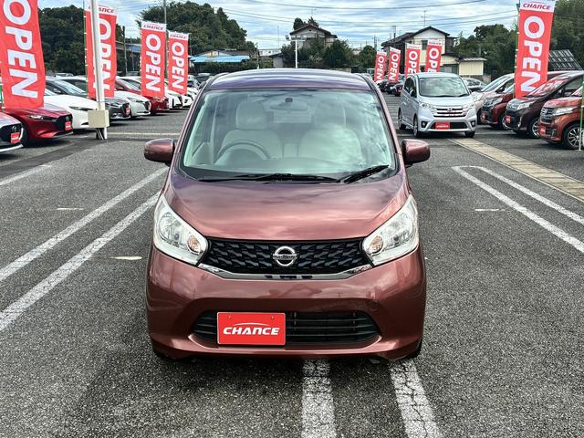 デイズ Ｓ　フルセグテレビ　エアコン　アイドリングストップ　スマートキー　ＵＳＢ接続　集中ドアロック　社外１４インチアルミホイール　エアバッグ　パワーウィンドウ　電動格納ミラー　ＡＢＳ　保証書　取扱説明書（6枚目）