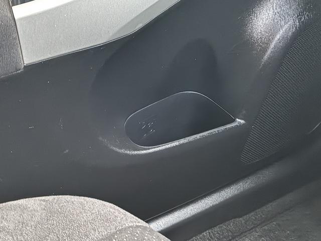 プリウス S SDナビ ワンセグTV CD DVD オートエアコン オートライト 電格ミラー ETC HIDヘッドライト スマートキープッシュスタート ステアリングリモコン Bluetooth接続(30枚目)