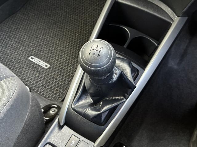 カローラフィールダー 1.5G 5速MT オートハイビーム オートエアコン 衝突軽減 レーンキープアシスト 電格ミラー カーテンエアバッグ 助手席エアバック スマートキー トヨタセーフティセンス(3枚目)