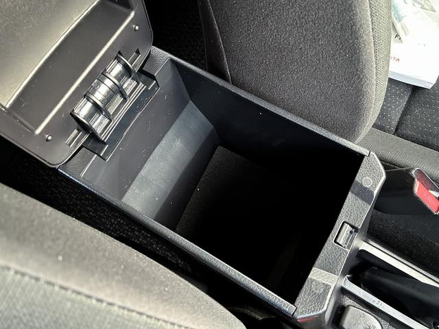 カローラフィールダー 1.5G 5速MT オートハイビーム オートエアコン 衝突軽減 レーンキープアシスト 電格ミラー カーテンエアバッグ 助手席エアバック スマートキー トヨタセーフティセンス(31枚目)