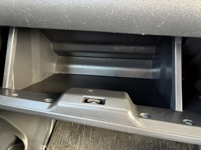 タント カスタムＸ　スマートセレクションＳＡ　Ｗエアバック　衝突軽減　フロアマット　純正ナビ　ＣＤ　スマートキー　プッシュスタート　電動格納ミラー　スライドドア（左側オート）　ＨＩＤ　オートライト　純正アルミホイール１４インチ（31枚目）