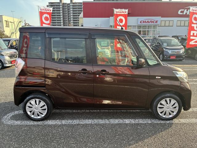 デイズルークス Ｘ　Ｗエアバック　衝突軽減　フルセグ　ＣＤ／ＤＶＤ　スマートキー　プッシュスタート　ドライブレコーダー　スライドドア（左側オート）　ベンチシート　アイドリングストップ　Ｂｌｕｅｔｏｏｔｈ　フロアマット（6枚目）