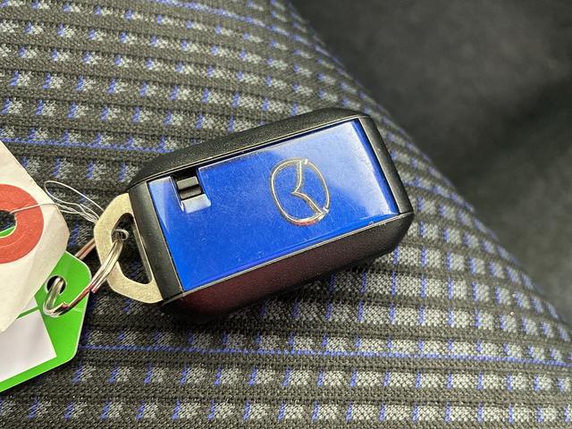 ☆在庫管理も☆　　　　毎朝必ず展示車を一台一台ワックスで拭き上げを行っています。営業スタッフを含め、自社スタッフが自分達の手で、愛情込めて管理しています。だからこそ自信を持ってお勧めできます！！