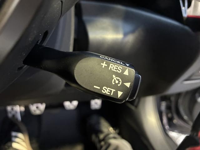 当店でお車をご購入いただき、さらに「有料保証」プランにご加入いただくと、特典としてオイル交換１０回分の無料チケットを差し上げます。