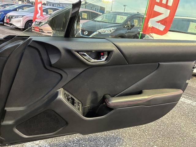 オプションにて、１年もしくは２年保証をお付けできます。走行距離無制限。消耗品まで保証。オイル交換無料チケット１０回分付。（チャンスグループ内での修理が条件です）