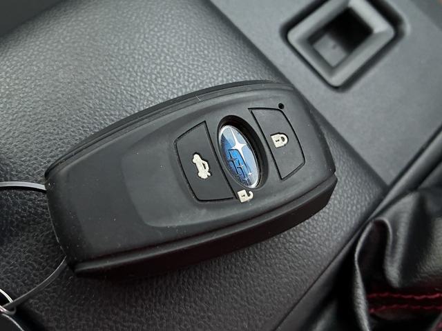 ☆在庫管理も☆　　　　毎朝必ず展示車を一台一台ワックスで拭き上げを行っています。営業スタッフを含め、自社スタッフが自分達の手で、愛情込めて管理しています。だからこそ自信を持ってお勧めできます！！