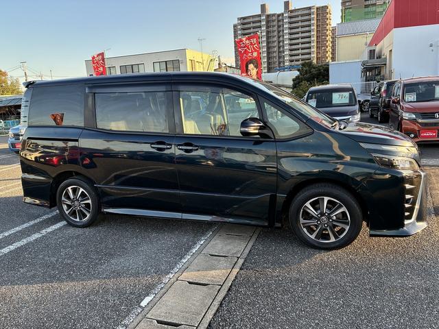 ヴォクシー ZS 3列シート レーンアシスト フルセグ CD/DVD Bluetooth バックカメラ アイドリングストップ スマートキー プッシュスタート ETC クルーズコントロール 電動格納ミラー トートライト(8枚目)