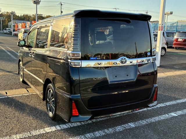 ヴォクシー ZS 3列シート レーンアシスト フルセグ CD/DVD Bluetooth バックカメラ アイドリングストップ スマートキー プッシュスタート ETC クルーズコントロール 電動格納ミラー トートライト(11枚目)