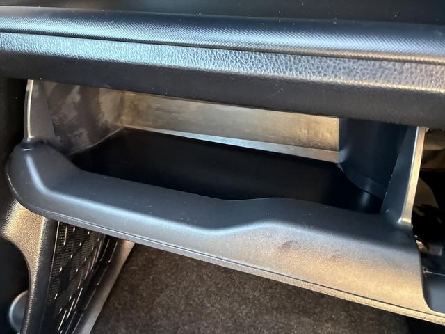 ヴォクシー ZS 3列シート レーンアシスト フルセグ CD/DVD Bluetooth バックカメラ アイドリングストップ スマートキー プッシュスタート ETC クルーズコントロール 電動格納ミラー トートライト(29枚目)