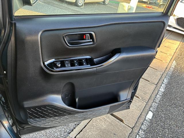 ヴォクシー ZS 3列シート レーンアシスト フルセグ CD/DVD Bluetooth バックカメラ アイドリングストップ スマートキー プッシュスタート ETC クルーズコントロール 電動格納ミラー トートライト(45枚目)