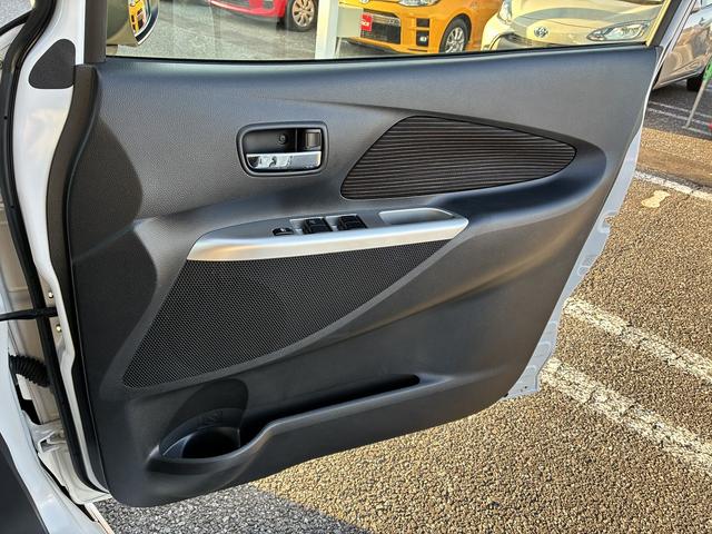 デイズ ハイウェイスター　Ｇターボ　Ｗエアバック　バックカメラ　サイドカメラ　フロントカメラ　スマートキー　プッシュスタート　ＥＴＣ　電動格納ミラー　オートライト　純正アルミホイール１５インチ　フロアマット　ＨＩＤ　衝突安全ボディ（40枚目）