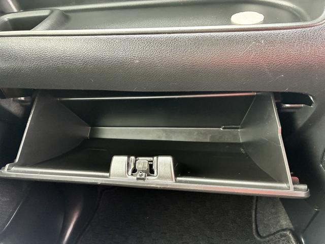 ソリオ ハイブリッドＭＺ　衝突軽減　レーンアシスト　キーレス　スマートキー　プッシュスタート　ＥＴＣ　電動格納ミラー　左右電動スライドドア　ＨＩＤ　オートライト　純正アルミホイール１５インチ　アイドリングストップ　フロアマット（35枚目）