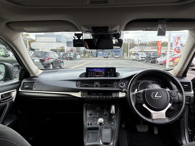 ＣＴ ＣＴ２００ｈ　バージョンＣ　エアバック　純正ナビ　フルセグＴＶ　ＣＤ　Ｂｌｕｅｔｏｏｔｈ　ＵＳＢ　バックカメラ　キーレス　ＥＴＣ　シートヒーター　ドラレコ前後　電格ミラー　ＬＥＤ　オートライト　パワーシート　純正アルミホイール（3枚目）