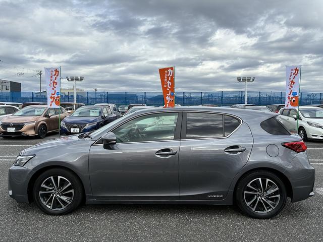 ＣＴ ＣＴ２００ｈ　バージョンＣ　エアバック　純正ナビ　フルセグＴＶ　ＣＤ　Ｂｌｕｅｔｏｏｔｈ　ＵＳＢ　バックカメラ　キーレス　ＥＴＣ　シートヒーター　ドラレコ前後　電格ミラー　ＬＥＤ　オートライト　パワーシート　純正アルミホイール（12枚目）