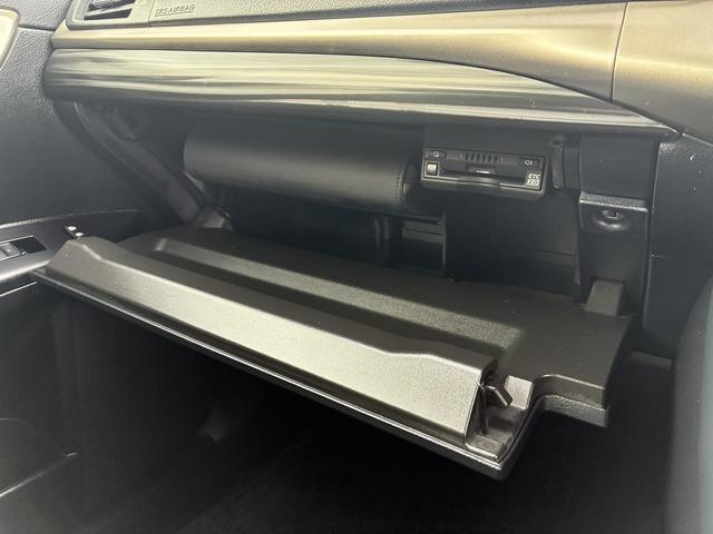 ＣＴ ＣＴ２００ｈ　バージョンＣ　エアバック　純正ナビ　フルセグＴＶ　ＣＤ　Ｂｌｕｅｔｏｏｔｈ　ＵＳＢ　バックカメラ　キーレス　ＥＴＣ　シートヒーター　ドラレコ前後　電格ミラー　ＬＥＤ　オートライト　パワーシート　純正アルミホイール（26枚目）