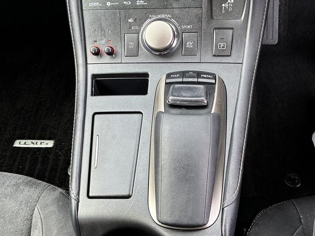 ＣＴ ＣＴ２００ｈ　バージョンＣ　エアバック　純正ナビ　フルセグＴＶ　ＣＤ　Ｂｌｕｅｔｏｏｔｈ　ＵＳＢ　バックカメラ　キーレス　ＥＴＣ　シートヒーター　ドラレコ前後　電格ミラー　ＬＥＤ　オートライト　パワーシート　純正アルミホイール（36枚目）