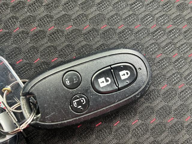 ☆広々店内です☆　今まで以上に清潔感のある広々とした店内で、大型モニターを使って、お客様をごゆっくりとご案内させて頂きます。