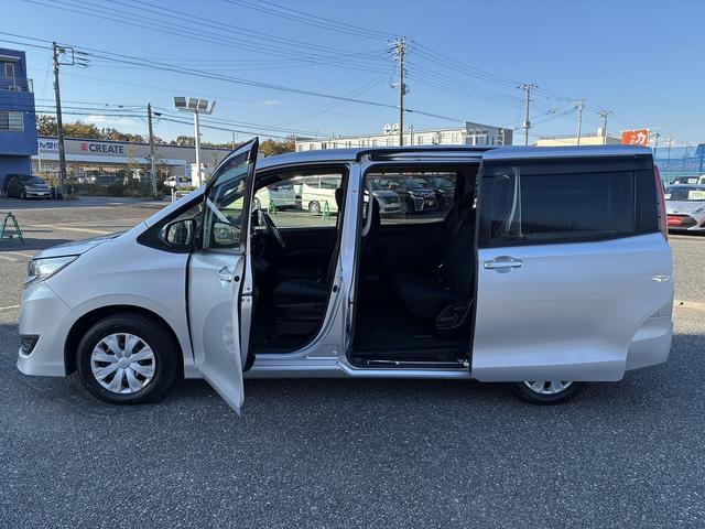 ノア Ｘ　Ｗエアバック　衝突軽減　レーンアシスト　ＣＤ　アイドリングストップ　クルーズコントロール　Ｗエアコン　電動格納ミラー　片側電動スライドドア　ＬＥＤ　オートライト　オートハイビーム　ベンチシート　ＡＵＸ（13枚目）