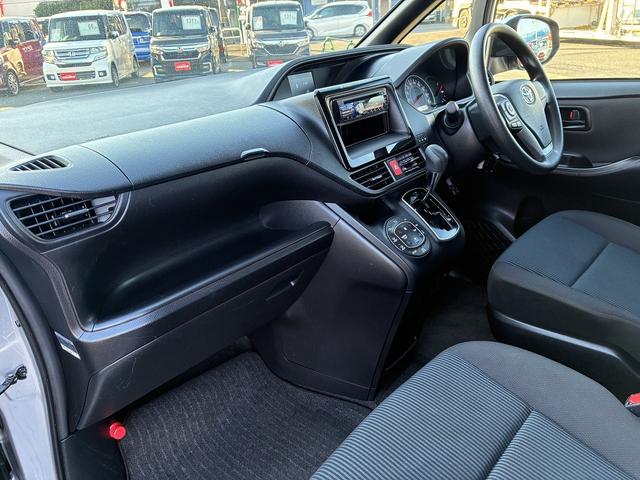 ノア Ｘ　Ｗエアバック　衝突軽減　レーンアシスト　ＣＤ　アイドリングストップ　クルーズコントロール　Ｗエアコン　電動格納ミラー　片側電動スライドドア　ＬＥＤ　オートライト　オートハイビーム　ベンチシート　ＡＵＸ（15枚目）