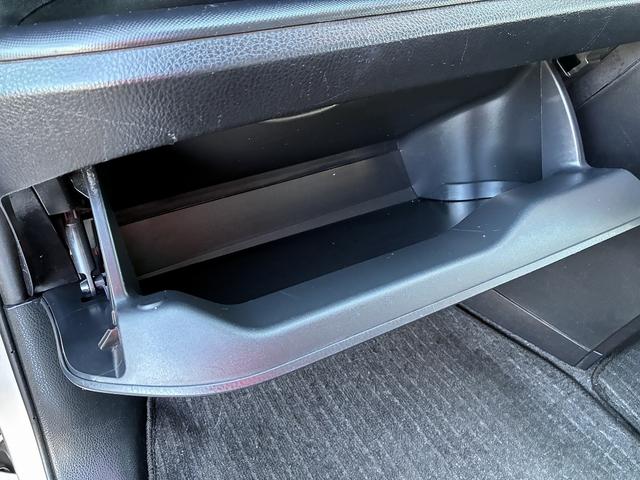 ノア Ｘ　Ｗエアバック　衝突軽減　レーンアシスト　ＣＤ　アイドリングストップ　クルーズコントロール　Ｗエアコン　電動格納ミラー　片側電動スライドドア　ＬＥＤ　オートライト　オートハイビーム　ベンチシート　ＡＵＸ（29枚目）