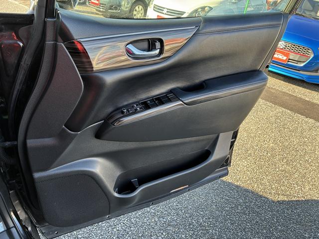 エルグランド ２５０ハイウェイスターＳ　Ｗエアバック　カーテンエアバック　フロアマット　純正ナビ　ＣＤ／ＤＶＤ　キーレス　スマートキー　Ｐスタート　ＥＴＣ　後席モニター　電格ミラー　両側電動スライドドア　ＨＩＤ　オートライト　ウォークスルー（47枚目）