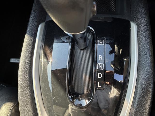 エクストレイル ２０Ｘ　エマージェンシーブレーキパッケージ　クルーズコントロール　アイドリングストップ　ＡＡＣ　ステアリングスイッチ　ＬＥＤヘッドライト　フォグライト　サイドバイザー　ドライブレコーダー　オートライト　シートヒーター　衝突軽減　寒冷地仕様（38枚目）