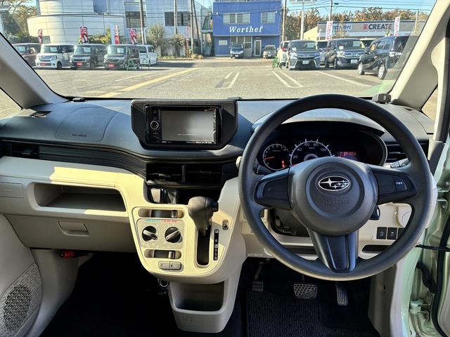 ステラ Ｌ　スマートアシスト　ダブルエアバック　衝突軽減　社外ナビ　ワンセグテレビ　ＣＤ　ＤＶＤ　バックカメラ　アイドリングストップ　電格ミラー　ベンチシート　コーナーセンサー　ワンオーナー（3枚目）