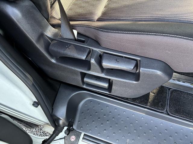 セレナ ハイウェイスターV 衝突軽減 純正ナビ フルセグTV CD/DVD Bluetooth クルーズコントロール ETC 後席モニター ドライブレコーダー 電動格納ミラー 両側電動スライドドア LEDライト オートライト(25枚目)