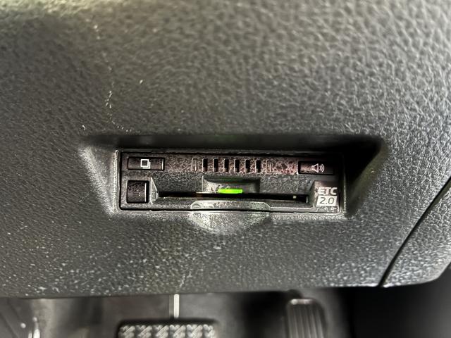 C-HR レーンアシスト 純正ナビ フルセグ CD DVD ETC LED コーナーセンサー バックカメラ クルーズコントロールアダプティブ オートライト オートハイビーム 純正アルミホイール プッシュスタート(41枚目)