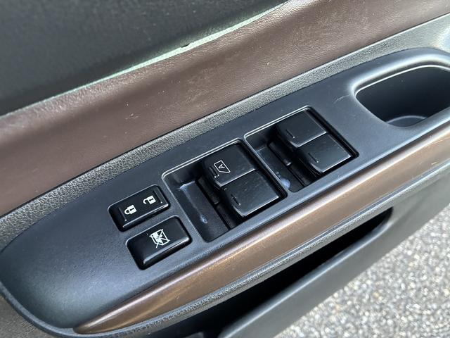 ノート e-パワー メダリスト 衝突軽減 純正ナビ フルセグTV CD/DVD Bluetooth バックカメラ キーレス スマートキー プッシュスタート ETC 電動格納ミラー オートライト LEDライト 純正アルミホイール(42枚目)