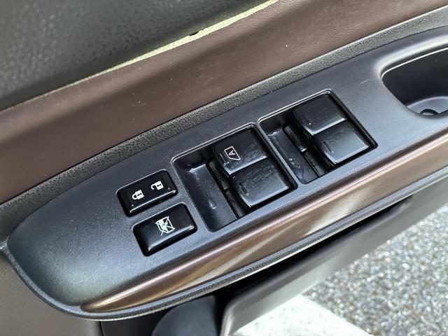 ノート e-パワー メダリスト 衝突軽減 純正ナビ フルセグTV CD/DVD Bluetooth バックカメラ キーレス スマートキー プッシュスタート ETC 電動格納ミラー オートライト LEDライト 純正アルミホイール(48枚目)