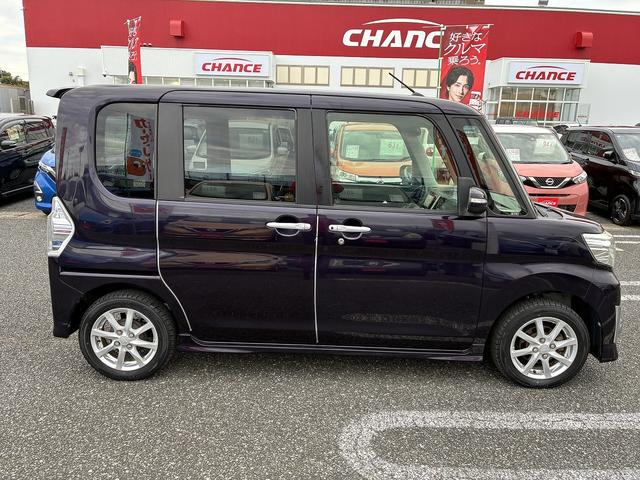 タント カスタムＸ　トップエディションＳＡ　衝突軽減　純正ナビ　フルセグＴＶ　ＣＤ／ＤＶＤ　キーレス　スマートキー　プッシュスタート　ＥＴＣ　電動格納ミラー　片側電動スライドドア　フォグライト　オートライト　純正アルミホイール　フロアマット（8枚目）