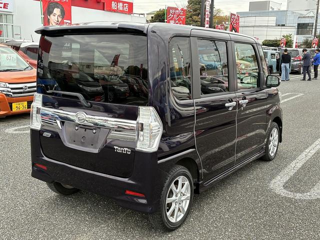 タント カスタムＸ　トップエディションＳＡ　衝突軽減　純正ナビ　フルセグＴＶ　ＣＤ／ＤＶＤ　キーレス　スマートキー　プッシュスタート　ＥＴＣ　電動格納ミラー　片側電動スライドドア　フォグライト　オートライト　純正アルミホイール　フロアマット（9枚目）